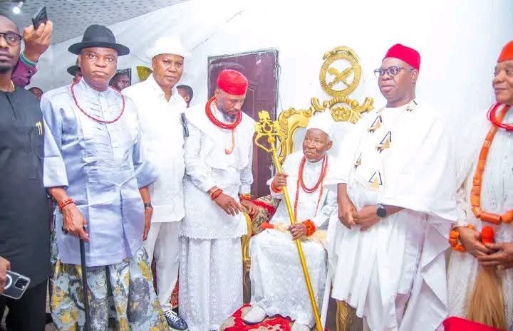 Orogun Royal Throne: Dafinone Supplicates Peace, Unity, Progress As Okpara-Uku Receives Staff Of Office Orogun Royal Throne: Dafinone Supplicates Peace, Unity, Progress As Okpara-Uku Receives Staff Of Office